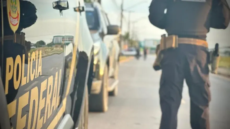 Ação da PF inclui mandados em várias cidades e bloqueio de R$ 300 milhões em bens da organização criminosa