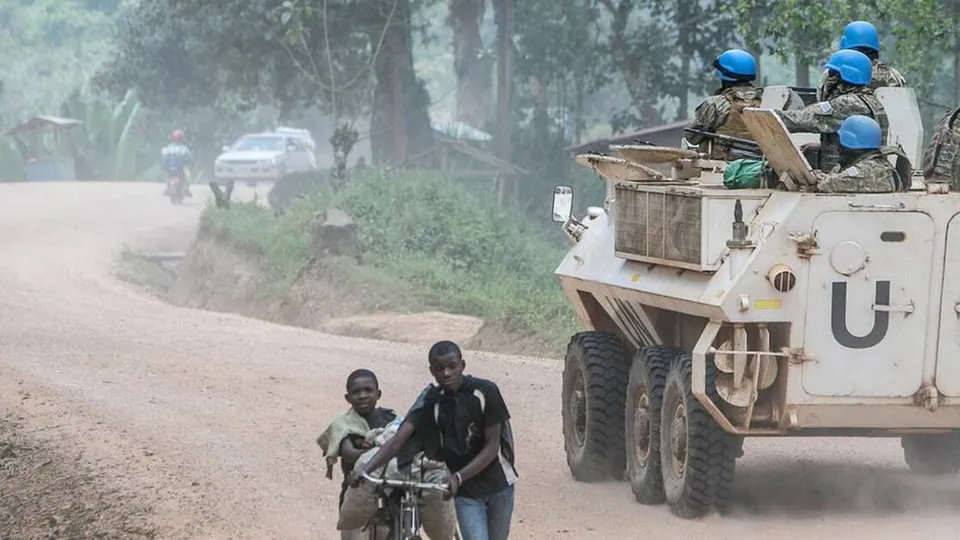 Incidente ocorre em Kinshasa, onde manifestantes criticam a atuação do M23 em Goma