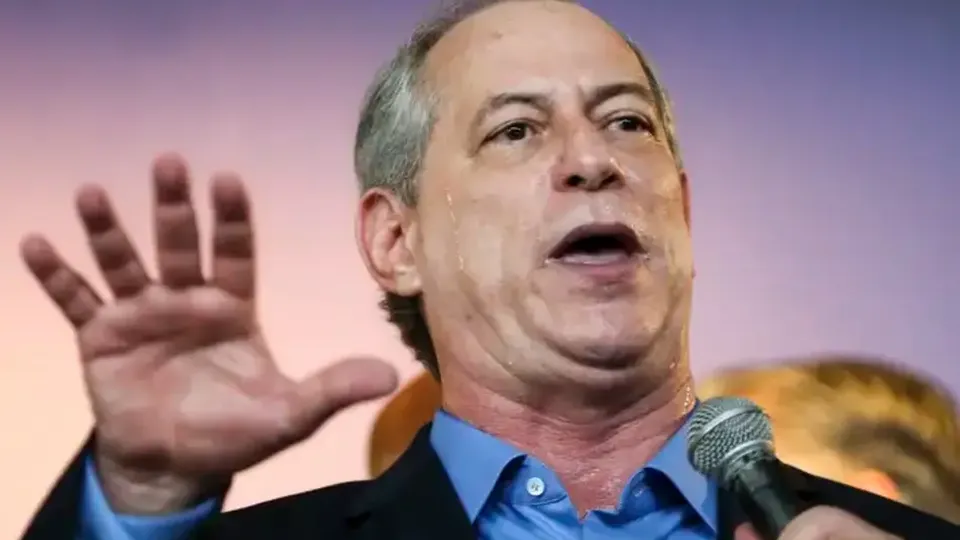 Justiça de SP determina penhora de Hilux de Ciro Gomes para pagamento de indenização