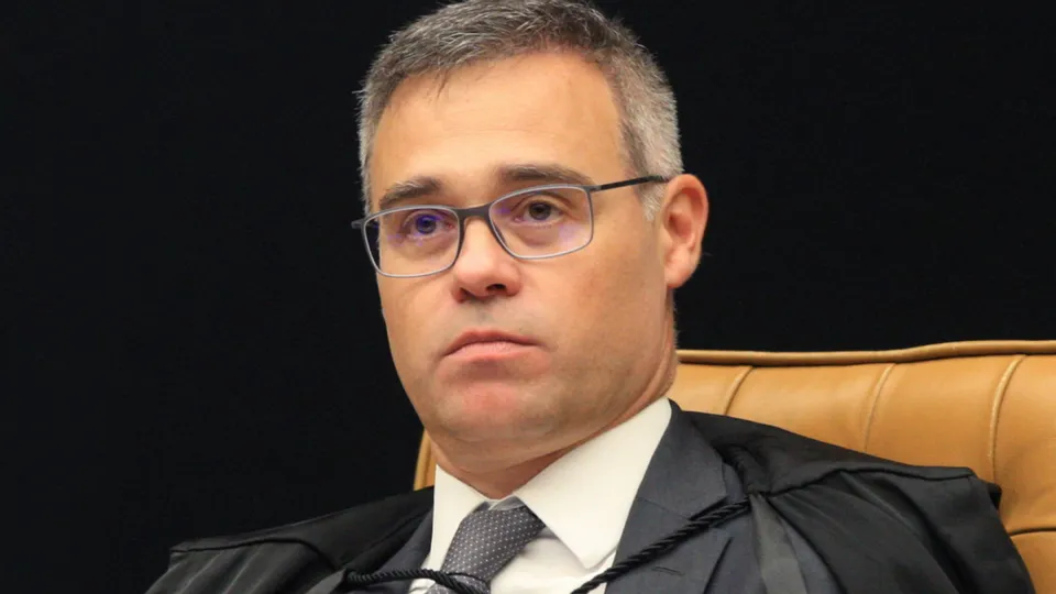 Ministro André Mendonça solicita esclarecimentos sobre aplicação de recursos em instituições ambientais.