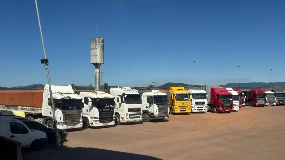 A greve, que já dura mais de dois meses, afeta o comércio exterior e gera prejuízos bilionários.
