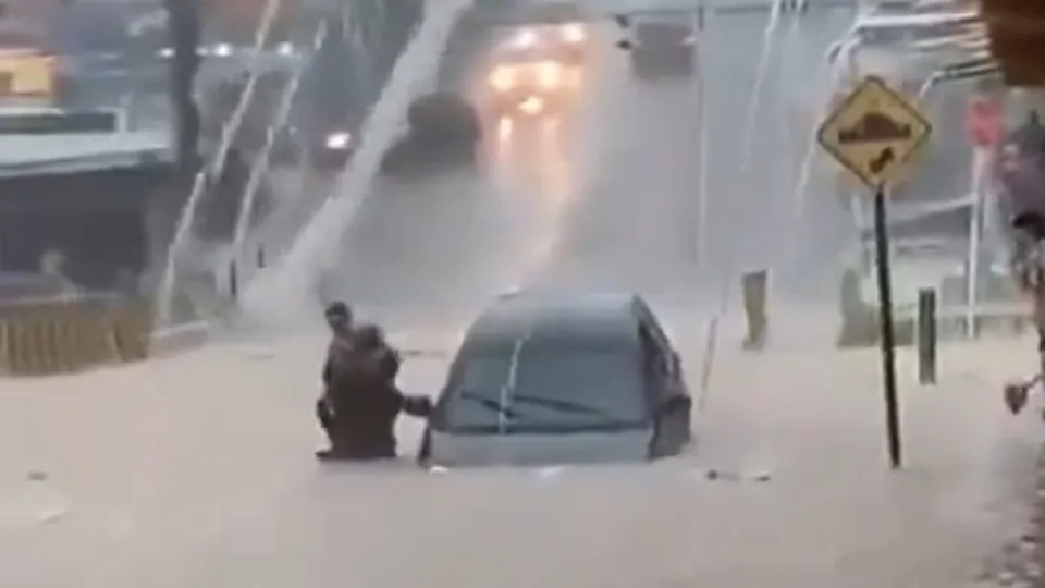 Ação heroica ocorreu durante forte chuva que atingiu a Região Metropolitana de Belo Horizonte.