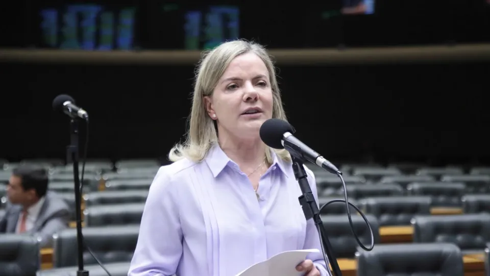 A presidente do PT, Gleisi Hoffmann, atribui aumento da Selic ao ex-presidente do BC, Campos Neto.
