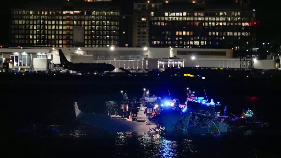 Gravações do controle de tráfego aéreo mostram a sequência de eventos que levaram ao acidente em Washington D.C.