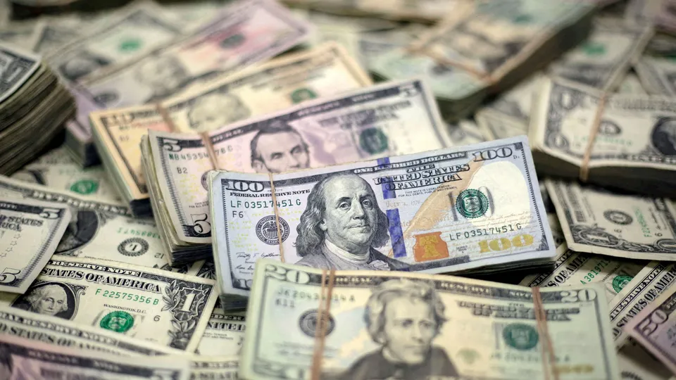 Investidores reagem à elevação da taxa de juros e aguardam divulgação de indicadores importantes