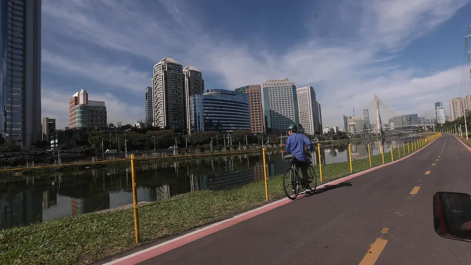 Mulher de 51 anos é agredida e assaltada enquanto pedalava no Rio Pinheiros