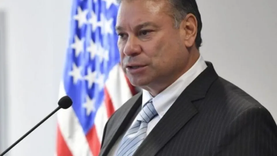 Gabriel Escobar se reuniu com o Itamaraty para discutir o tratamento dado aos deportados