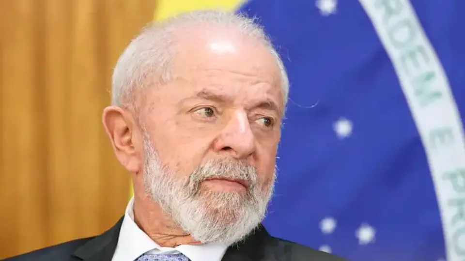 O presidente comentou sobre a alta no ICMS e o impacto nos preços da gasolina e do diesel a partir de fevereiro.