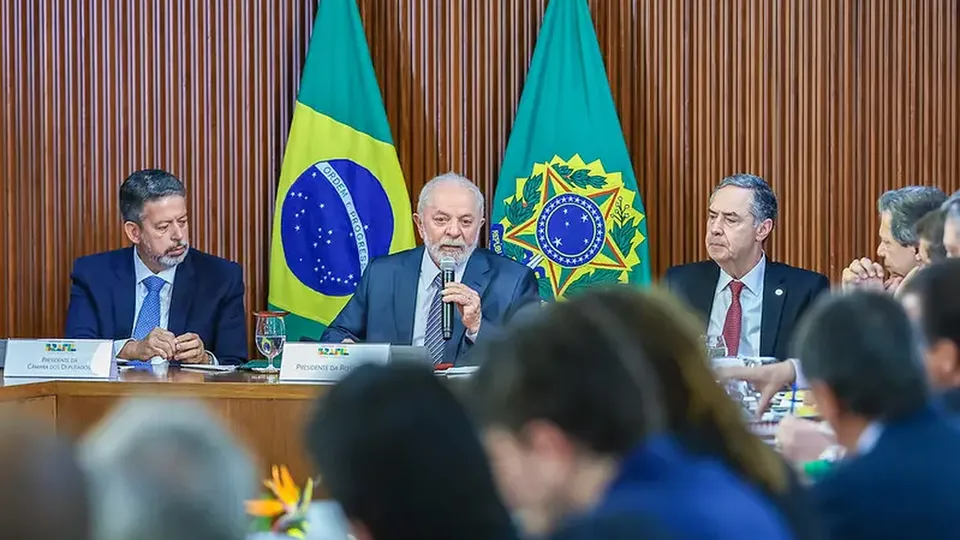 Reajuste salarial de Lula e ministros do STF eleva salários a R$ 46,3 mil