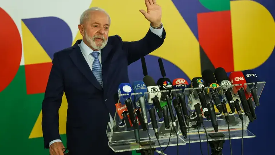 Presidente busca reverter desaprovação crescente com visitas a Estados e anúncios de investimentos