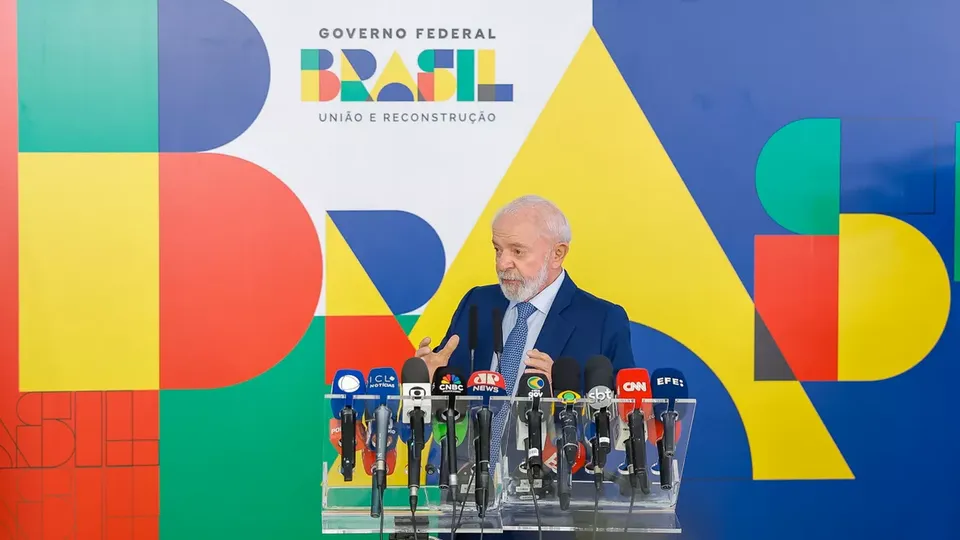 O presidente Luiz Inácio Lula da Silva admitiu que a gestão não atendeu às expectativas e criticou a antecipação das eleições de 2026.