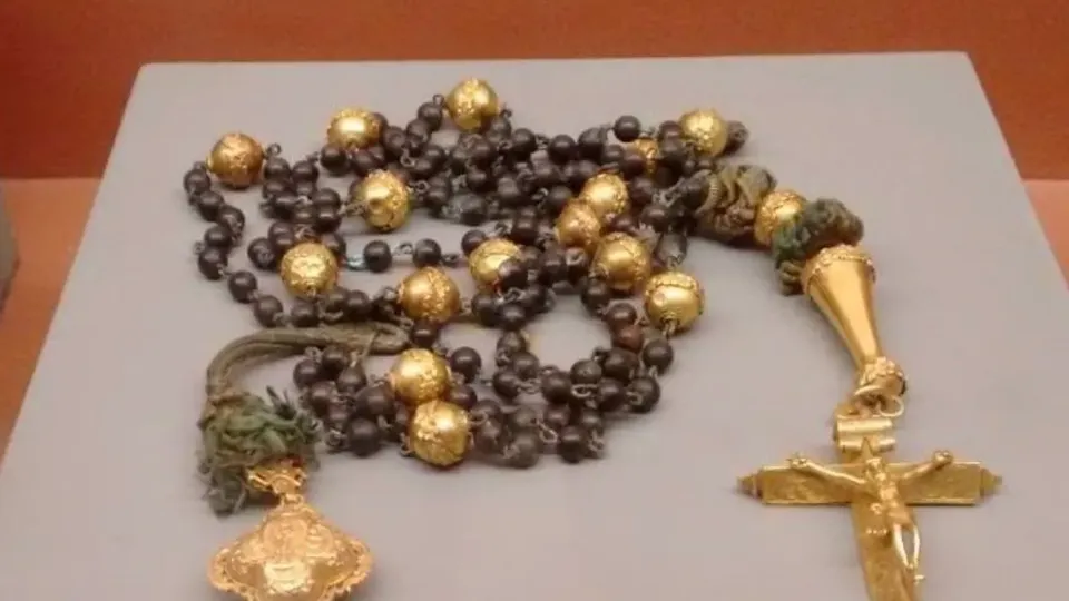 Ingrid Lorena Ceron Rincon foi sentenciada a dois anos de serviços comunitários após furto em museu de arte sacra.