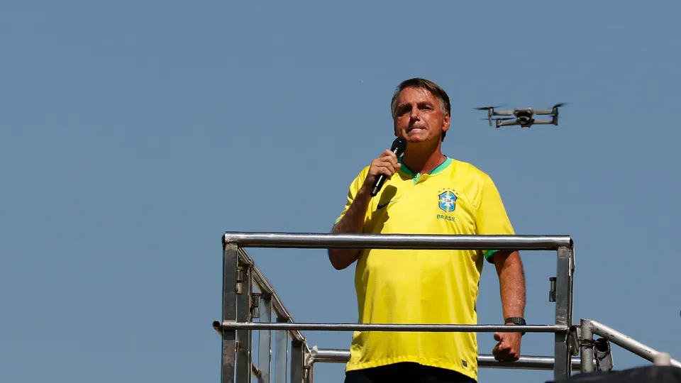 Carlos Bolsonaro, filho do ex-presidente, confirmou nova invasão e pediu investigação da Polícia Federal sobre o caso.