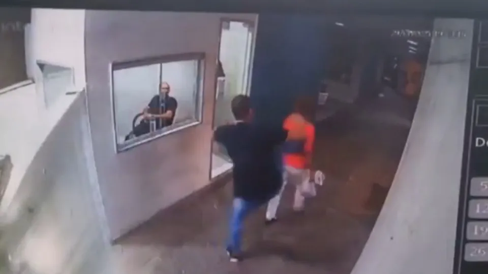 Maria de Fátima Silva Pires, de 68 anos, foi chutada nas costas ao chegar em casa; caso foi registrado na delegacia.