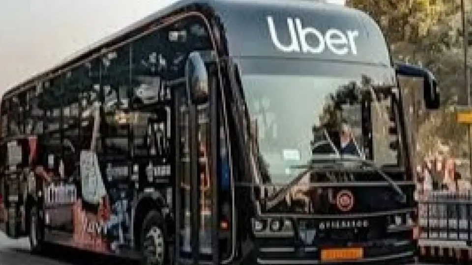 Gestão municipal afirma que Uber não consultou o poder público antes do início do Uber Shuttle. Empresas não se pronunciaram.