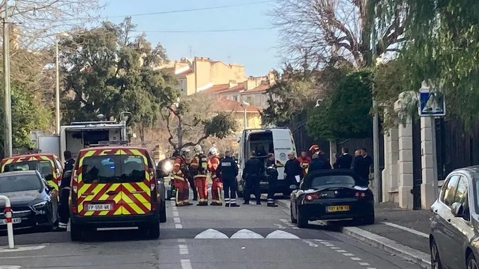 A Rússia pediu às autoridades francesas uma investigação detalhada sobre a explosão no consulado em Marselha, que ocorreu na segunda-feira.