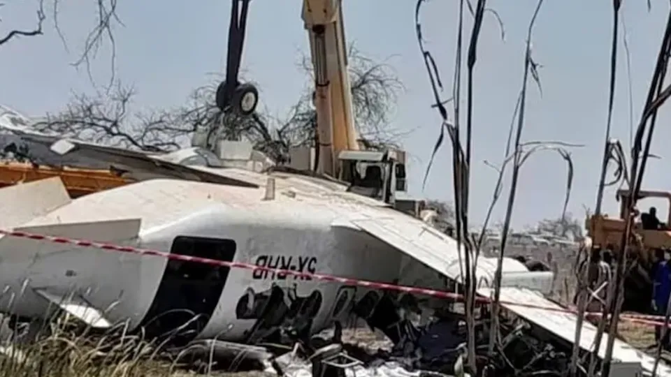 Acidente ocorreu em Omdurman, perto de Cartum, e deixou 10 feridos; falha técnica é apontada como causa.