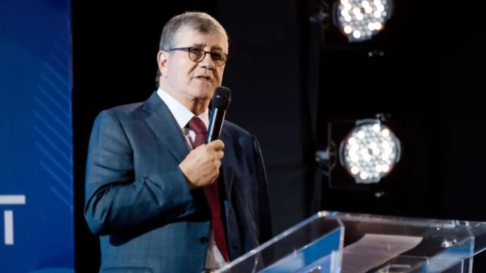 Fundador da Cosan, Rubens Ometto, destaca que taxa Selic elevada prejudica investimentos no Brasil.