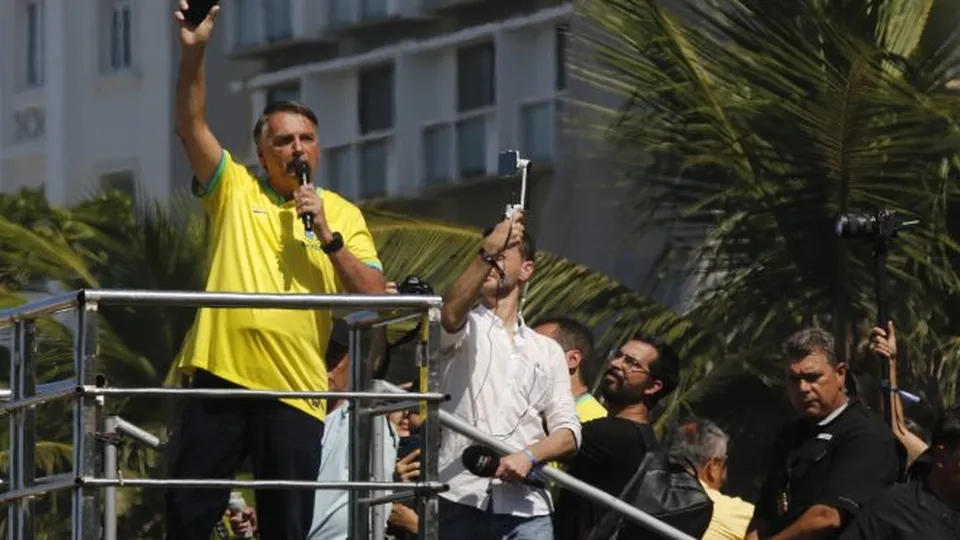 O ex-presidente Jair Bolsonaro muda estratégia e anuncia ato para 6 de abril em São Paulo.