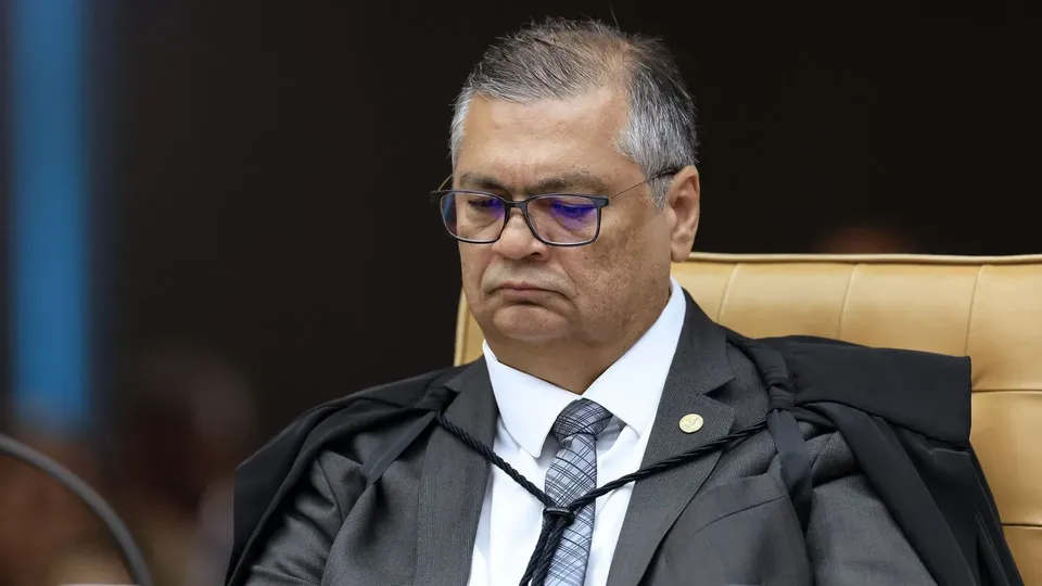 Ministro do STF refuta pedido da defesa do ex-presidente e reafirma compromisso com a imparcialidade no julgamento.