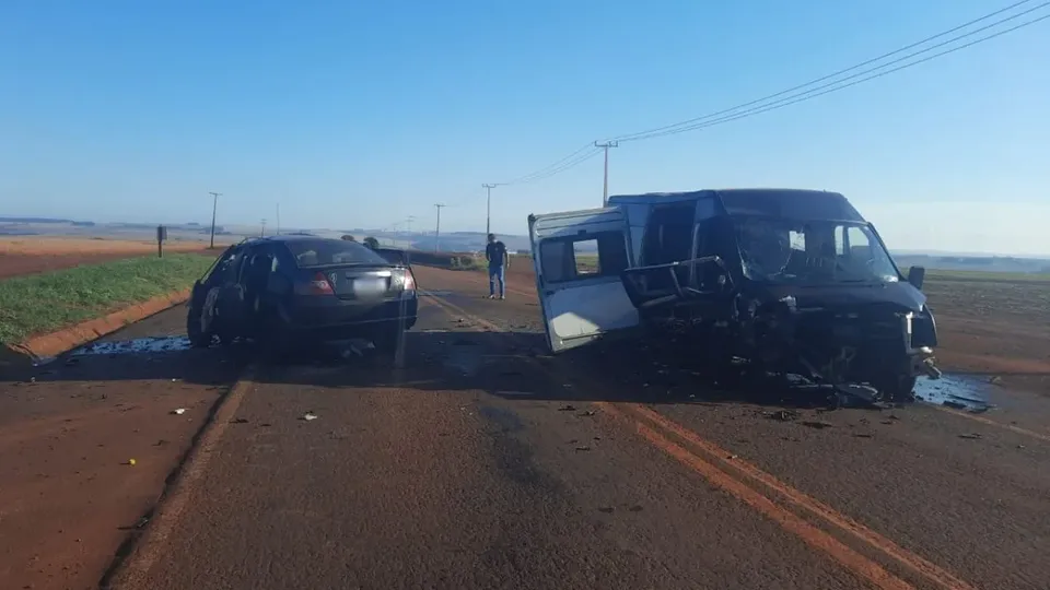 Veículo da dupla Vitor e Alexandre colidiu com um Ford Fiesta na PR-486; motorista do carro faleceu no local.