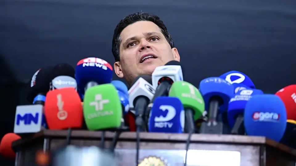 Novo presidente do Senado, Davi Alcolumbre, afirma que anistia não pacificará o Brasil e rejeita pautas extremas.