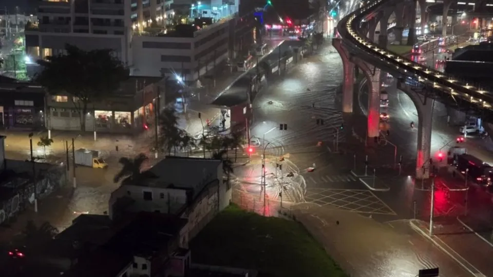 Na capital paulista, bairros como Jardim Pantanal e Marginal Tietê sofreram alagamentos severos