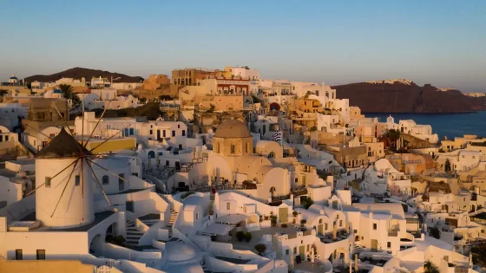 Tremores de terra abalam Santorini e forçam moradores a dormir ao ar livre