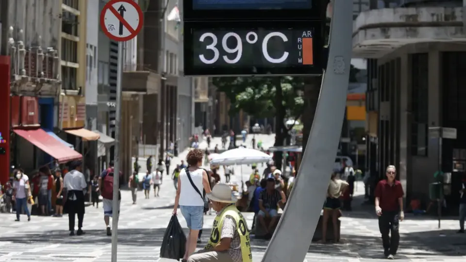 Instituto Nacional de Meteorologia prevê calor intenso e chuvas irregulares em fevereiro, com destaque para o Sul e Centro-Oeste.