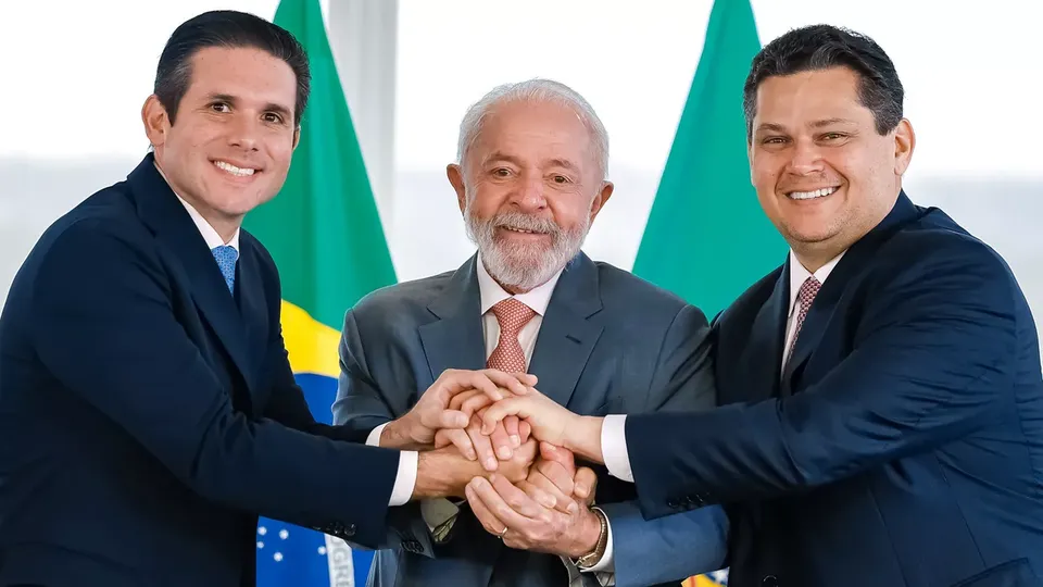 Em encontro no Palácio do Planalto, Lula afirma que Hugo Motta e Davi Alcolumbre não terão problemas com o governo.