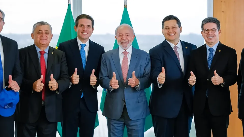 O presidente Lula destaca isenção de IR como prioridade para 2025, visando fortalecer sua imagem diante do eleitorado.