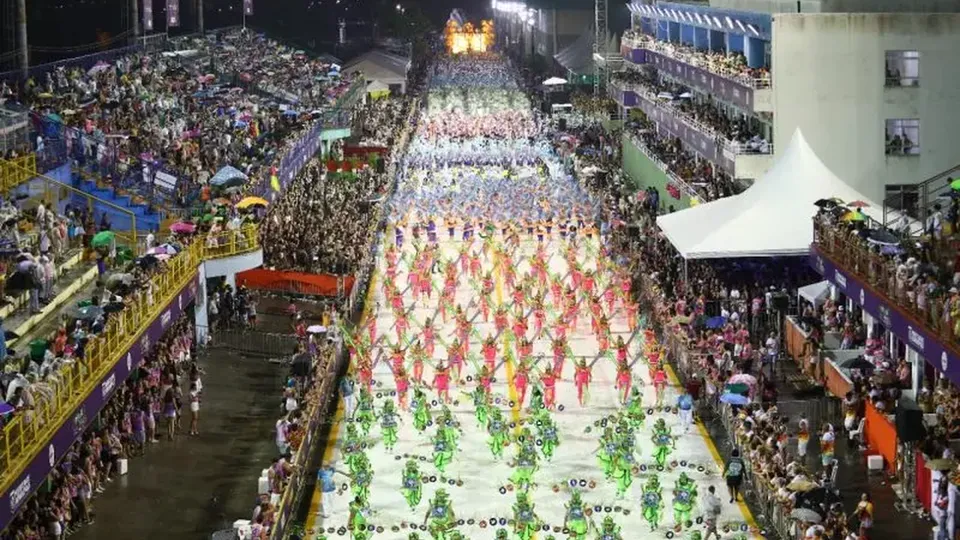 O carnaval de 2025 está marcado para 4 de março; entenda a relação com a Páscoa e o calendário lunar.