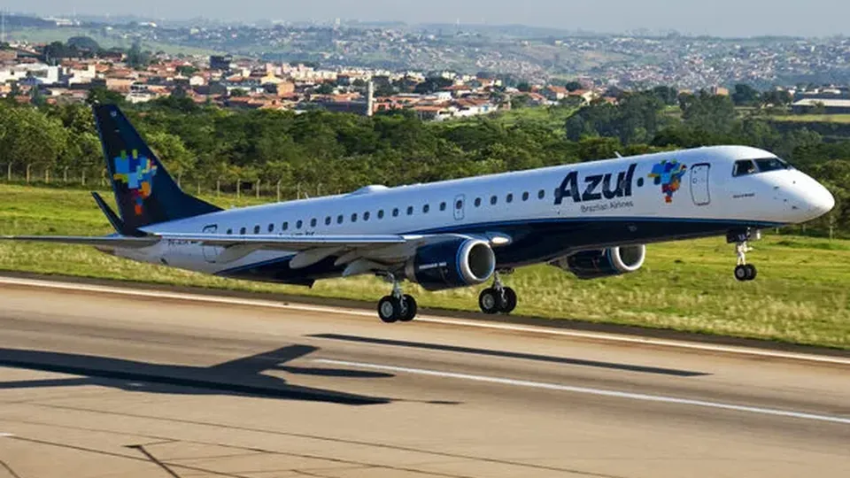 Um voo da Azul Linhas Aéreas enfrentou turbulência intensa na quarta-feira, 5, entre Fernando de Noronha e Recife.