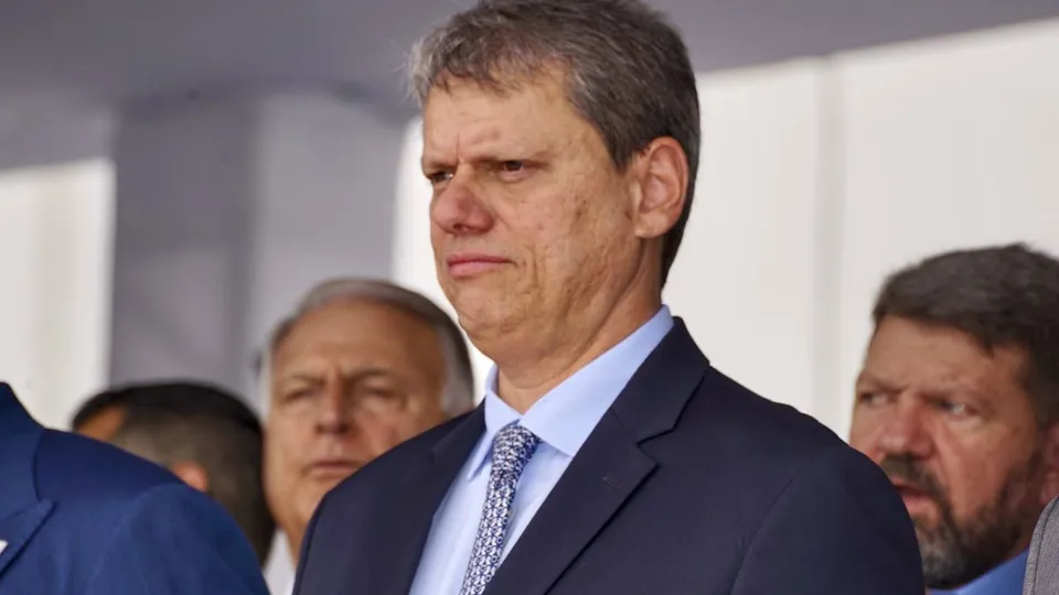 Governador de São Paulo expressa pesar pela morte de duas pessoas em acidente aéreo na zona oeste da capital.