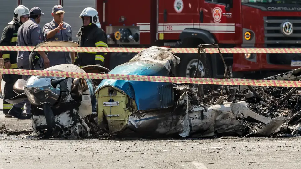 Força Aérea permite limpeza do local após queda de avião de pequeno porte