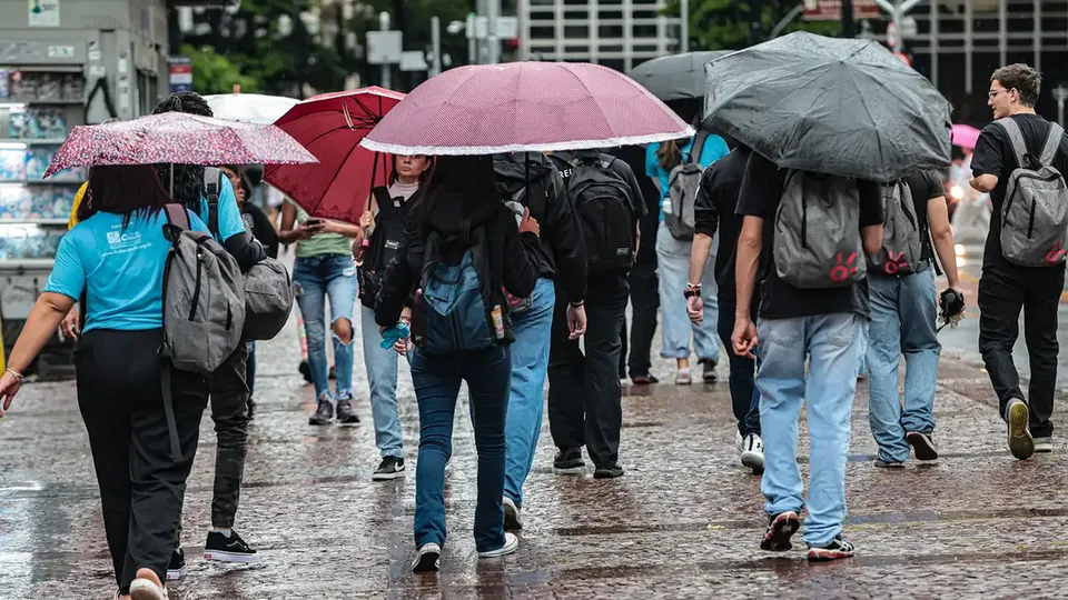 O alerta laranja para calor extremo e chuvas intensas afeta o Sul e o Sudeste do país neste sábado (8)