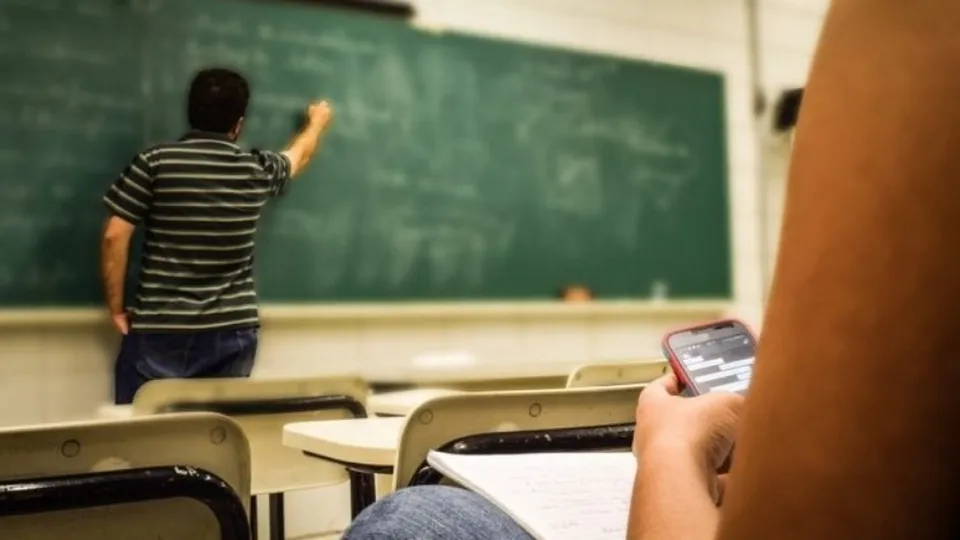 A decisão foi tomada em resposta a um pedido do sindicato dos professores estaduais, visando a segurança dos alunos.