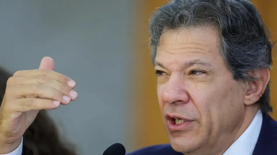 O ministro da Fazenda, Fernando Haddad, reafirma que não há planos de taxar empresas de tecnologia em represália às tarifas americanas.