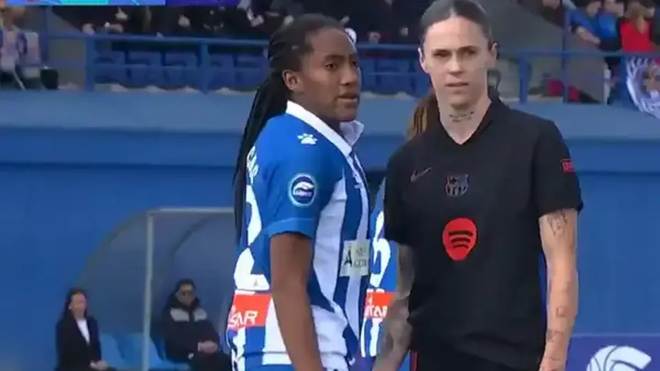 Mapi Leão é acusada de tocar partes íntimas de Daniela Caracas e questionar sobre pênis em jogo do Campeonato Espanhol feminino.