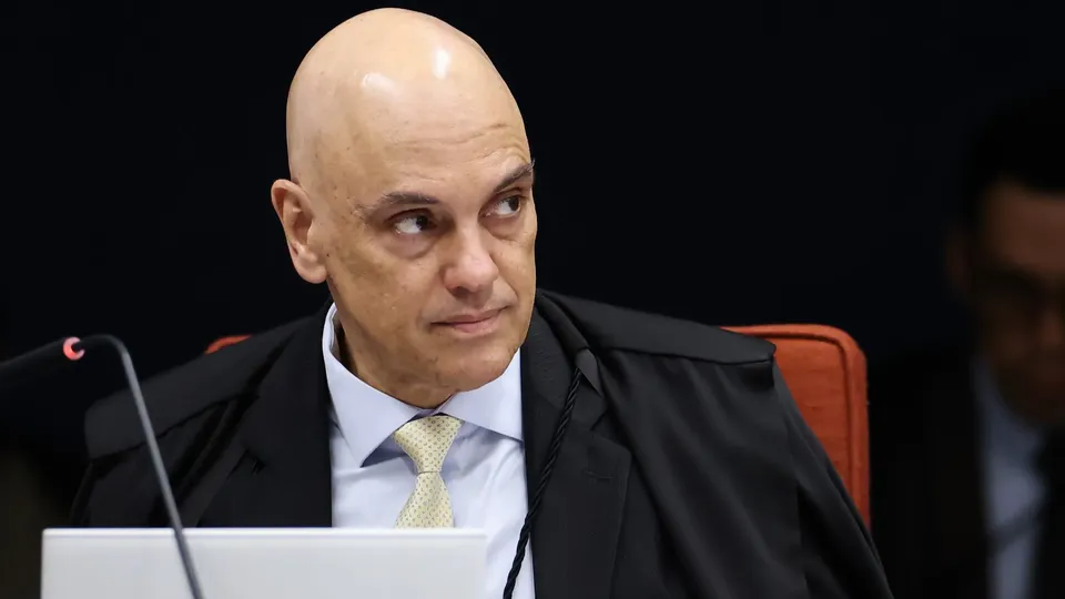 Alexandre de Moraes autoriza desbloqueio de 30% do salário de Marco Antônio de Barros Pinto, um dos suspeitos do crime