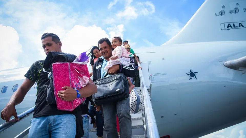 Dois aviões da companhia estatal Conviasa foram enviados aos EUA para trazer venezuelanos deportados, incluindo supostos criminosos.