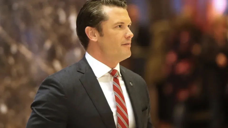 Decisão do secretário de Defesa, Pete Hegseth, interrompe alistamento e tratamentos de transição de gênero.