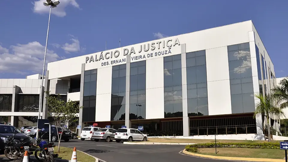 Tribunal de Justiça do Mato Grosso justifica auxílio-alimentação após pressão do CNJ; valor gerou polêmica e devoluções.