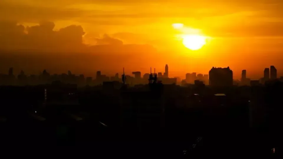 Temperaturas elevadas provocam alertas e mudanças na rotina escolar em várias regiões.