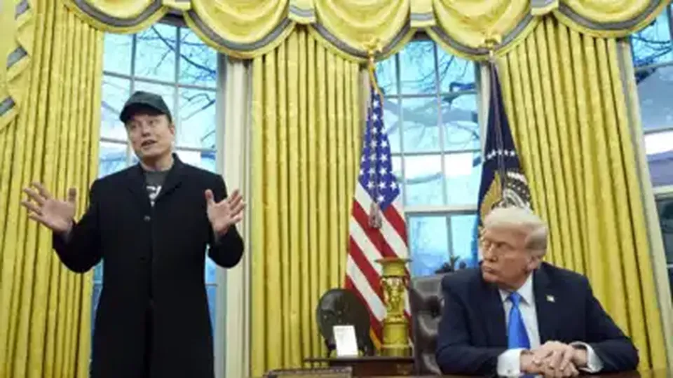 O presidente dos EUA, Donald Trump, busca reduzir o tamanho do governo com nova ordem executiva que envolve Elon Musk.