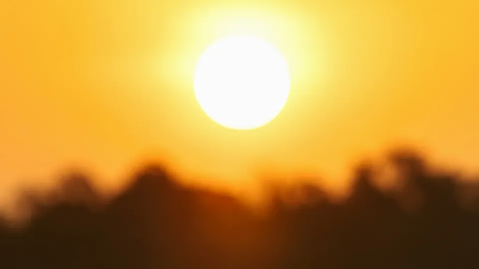 Entre os dias 12 e 21 de fevereiro, regiões do Sudeste e Sul enfrentarão temperaturas extremas, com impactos significativos na saúde.