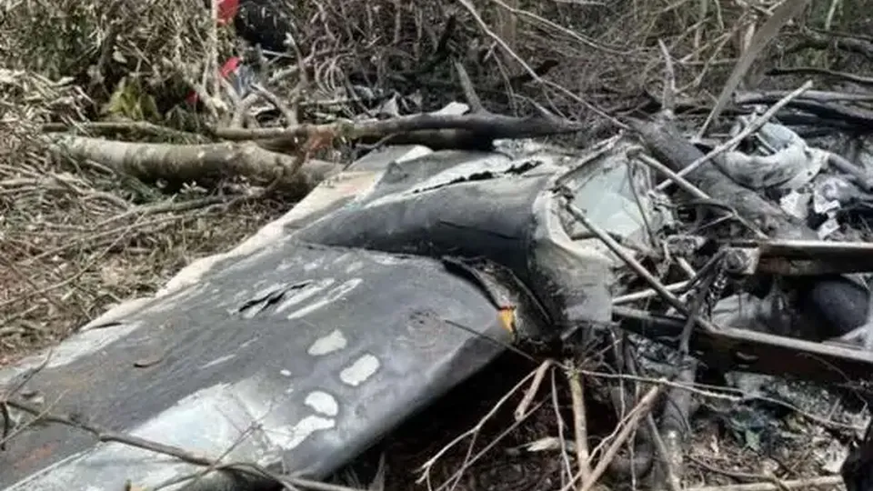 Após desobedecer ordens de pouso, aeronave caiu em floresta próxima a Manaus; dois pilotos foram encontrados mortos.