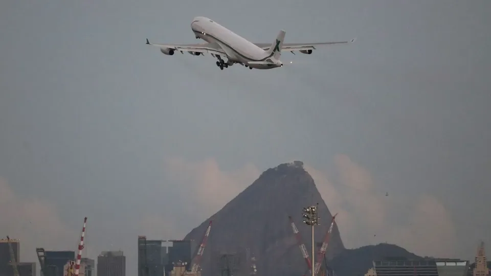 Incidente ocorreu na noite de quarta-feira, quando aeronave se aproximava do aeroporto carioca