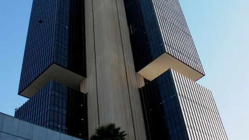 Consulta pública busca regulamentar denominações de instituições financeiras, com prazo até 31 de maio para sugestões.
