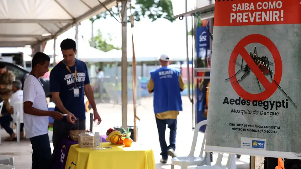 O Ministério da Saúde destaca que 17 estados apresentaram queda significativa nos registros de dengue.